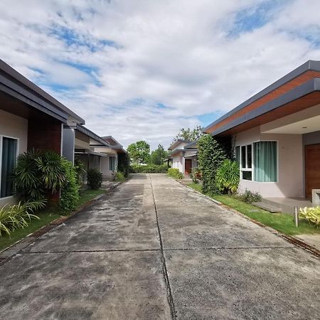 Smile Resort Sriracha Сирача Экстерьер фото